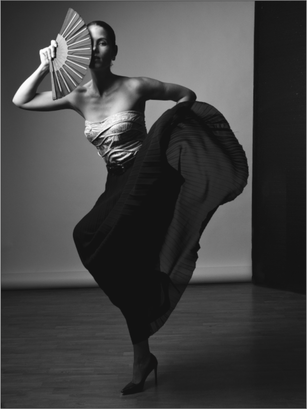 Main image Nadine mit Fächer